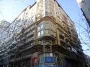 İcarəyə verilir 4 otaqlı 190 m2 yeni tikili Nizami m.