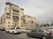 İcarəyə verilir 4 otaqlı 125 m2 köhnə tikili Səbail r.