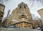 İcarəyə verilir 4 otaqlı 210 m2 yeni tikili 28 May m.