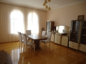 Satılır 12 otaqlı 450 m2 bağ evi Novxanı