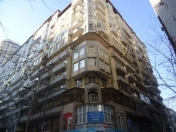 İcarəyə verilir 4 otaqlı 180 m2 yeni tikili Nizami m.