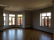 Satılır 7 otaqlı 300 m2 bağ evi Koroğlu Parkı