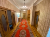 İcarəyə verilir 3 otaqlı 180 m2 yeni tikili 28 May m.