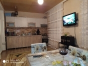 Satılır 4 otaqlı 80 m2 köhnə tikili Şəki