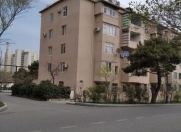 Satılır 2 otaqlı 52 m2 köhnə tikili Elmlər Akademiyası m.