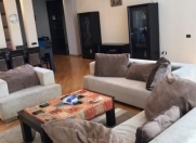 Satılır 4 otaqlı 200 m2 yeni tikili 28 May m.