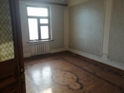 İcarəyə verilir 3 otaqlı 74 m2 köhnə tikili Elmlər Akademiyası m.