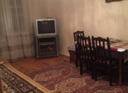 İcarəyə verilir 2 otaqlı 43 m2 köhnə tikili Elmlər Akademiyası m.