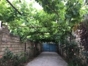 Satılır 5 otaqlı 900 m2 həyət evi Qaraçuxur