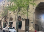 Satılır 3 otaqlı 80 m2 köhnə tikili Axundov bağı