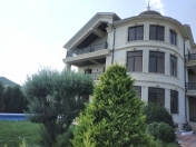 İcarəyə verilir 8 otaqlı 1000 m2 villa Şıxov