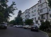 Satılır 2 otaqlı 50 m2 köhnə tikili Elmlər Akademiyası m.