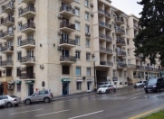 İcarəyə verilir 4 otaqlı 130 m2 köhnə tikili Yasamal r.