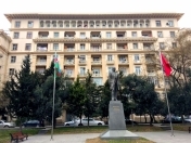 Satılır 3 otaqlı 100 m2 köhnə tikili Gənclik m.