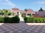 İcarəyə verilir 6 otaqlı 300 m2 bağ evi Şüvəlan