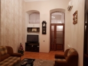İcarəyə verilir 2 otaqlı 90 m2 köhnə tikili Sahil m.