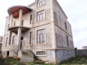 Satılır 10 otaqlı 690 m2 həyət evi Masazır