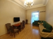 İcarəyə verilir 3 otaqlı 100 m2 köhnə tikili İçəri Şəhər m.