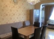 Satılır 3 otaqlı 70 m2 köhnə tikili Moskva univermağı