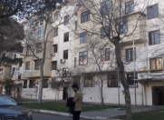 Satılır 2 otaqlı 60 m2 köhnə tikili Memar Əcəmi m.