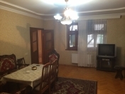 Satılır 4 otaqlı 100 m2 köhnə tikili 28 May m.