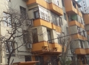 Satılır 2 otaqlı 59 m2 köhnə tikili Memar Əcəmi m.