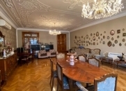 Satılır 4 otaqlı 180 m2 köhnə tikili Gəncə