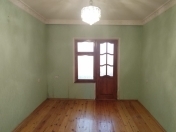 İcarəyə verilir 4 otaqlı 120 m2 köhnə tikili Yeni Yasamal