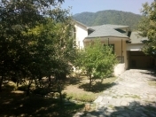 İcarəyə verilir 4 otaqlı 100 m2 həyət evi Qax