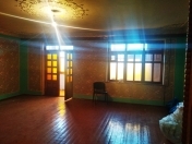 Satılır 5 otaqlı 125 m2 köhnə tikili 8 km