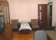 Satılır 2 otaqlı 65 m2 köhnə tikili Memar Əcəmi m.