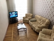 İcarəyə verilir 2 otaqlı 65 m2 köhnə tikili Sahil m.