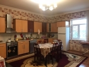 Satılır 8 otaqlı 361.3 m2 bağ evi Buzovna