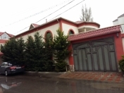 Satılır 8 otaqlı 450 m2 həyət evi Xətai r.