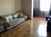 İcarəyə verilir 2 otaqlı 55 m2 köhnə tikili Ayna Sultanova heykəli