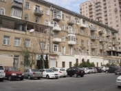 Satılır 1 otaqlı 42 m2 köhnə tikili Yasamal r.