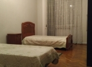 İcarəyə verilir 4 otaqlı 150 m2 yeni tikili Bakı Dövlət Universiteti