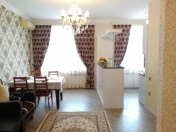 İcarəyə verilir 2 otaqlı 60 m2 köhnə tikili Elmlər Akademiyası m.