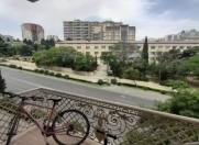 Satılır 2 otaqlı 70 m2 köhnə tikili Azərbaycan Dillər Universiteti