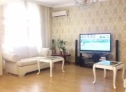 Satılır 5 otaqlı 130 m2 köhnə tikili İnşaatçılar m.