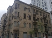 Satılır 6 otaqlı 220 m2 köhnə tikili İçəri Şəhər m.
