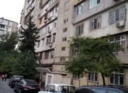 Satılır 4 otaqlı 105 m2 köhnə tikili İnşaatçılar m.