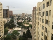 Satılır 4 otaqlı 180 m2 yeni tikili Elmlər Akademiyası m.