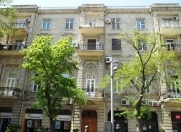 İcarəyə verilir 8 otaqlı 250 m2 ofis Nizami kinoteatrı