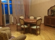 İcarəyə verilir 2 otaqlı 70 m2 köhnə tikili Xalqlar Dostluğu m.