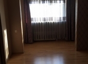 İcarəyə verilir 3 otaqlı 80 m2 köhnə tikili Qara Qarayev m.