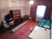 İcarəyə verilir 1 otaqlı 18.2 m2 köhnə tikili Moskva univermağı