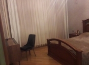 İcarəyə verilir 2 otaqlı 106 m2 köhnə tikili Memar Əcəmi m.