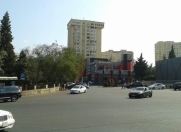 İcarəyə verilir 1 otaqlı 30 m2 köhnə tikili Moskva univermağı