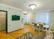İcarəyə verilir 3 otaqlı 95 m2 köhnə tikili Sahil m.